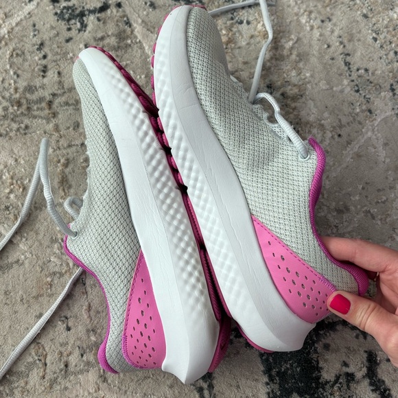Under Armour athletic shoes - Picture 6 of 10